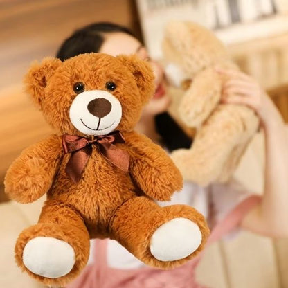 fillette avec 2 ours en peluche