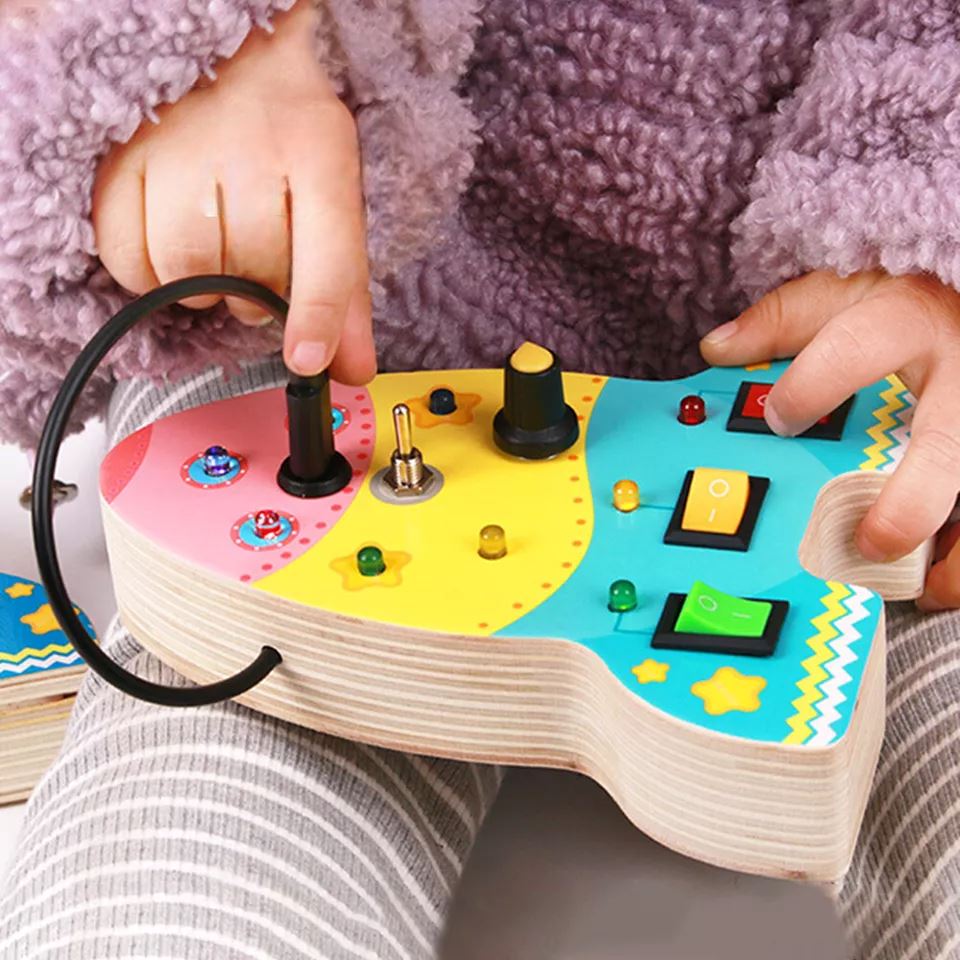 Tableau Montessori - BusyBoardCircuit™ - Fusée - Bébé Savant