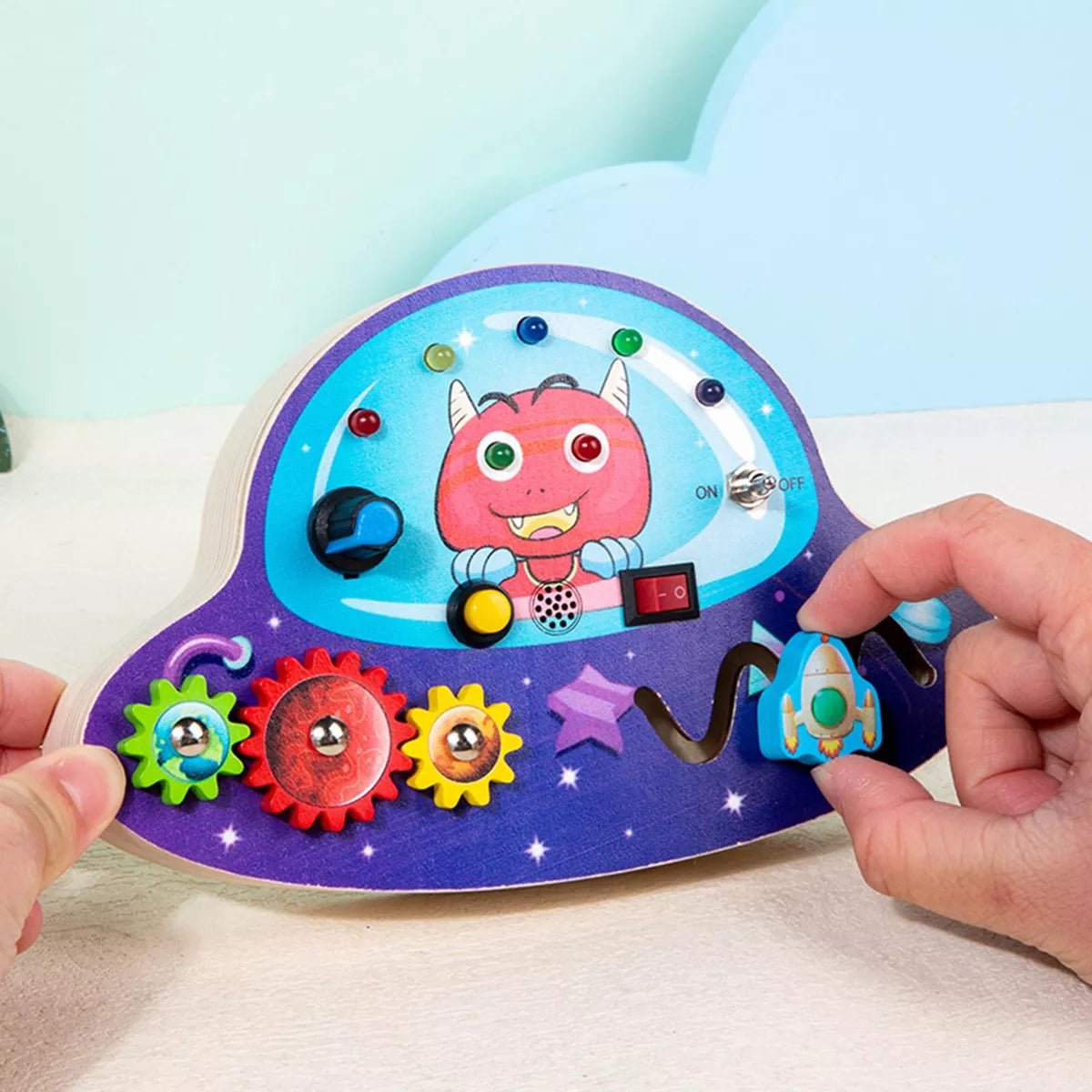 Tableau Montessori - BusyBoardCircuit™ - OVNI - Bébé Savant